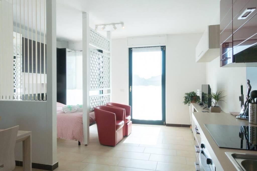 Apartment Victoria, Cozy Studio Flat Near Leonardo Academy Сесто Календе Екстериор снимка