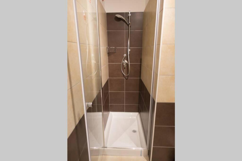 Apartment Victoria, Cozy Studio Flat Near Leonardo Academy Сесто Календе Екстериор снимка
