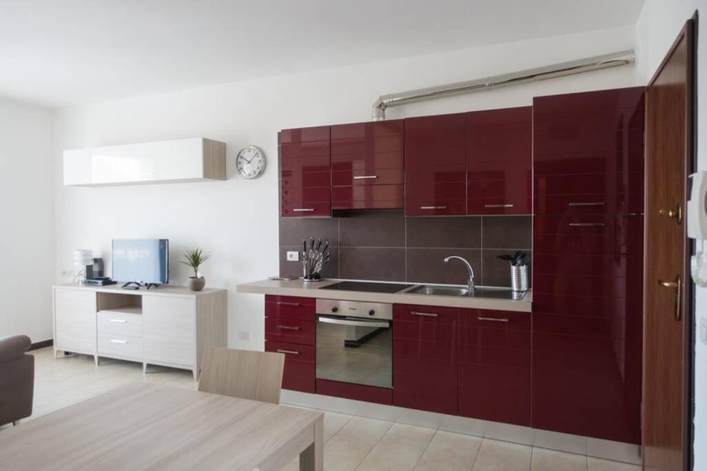 Apartment Victoria, Cozy Studio Flat Near Leonardo Academy Сесто Календе Екстериор снимка