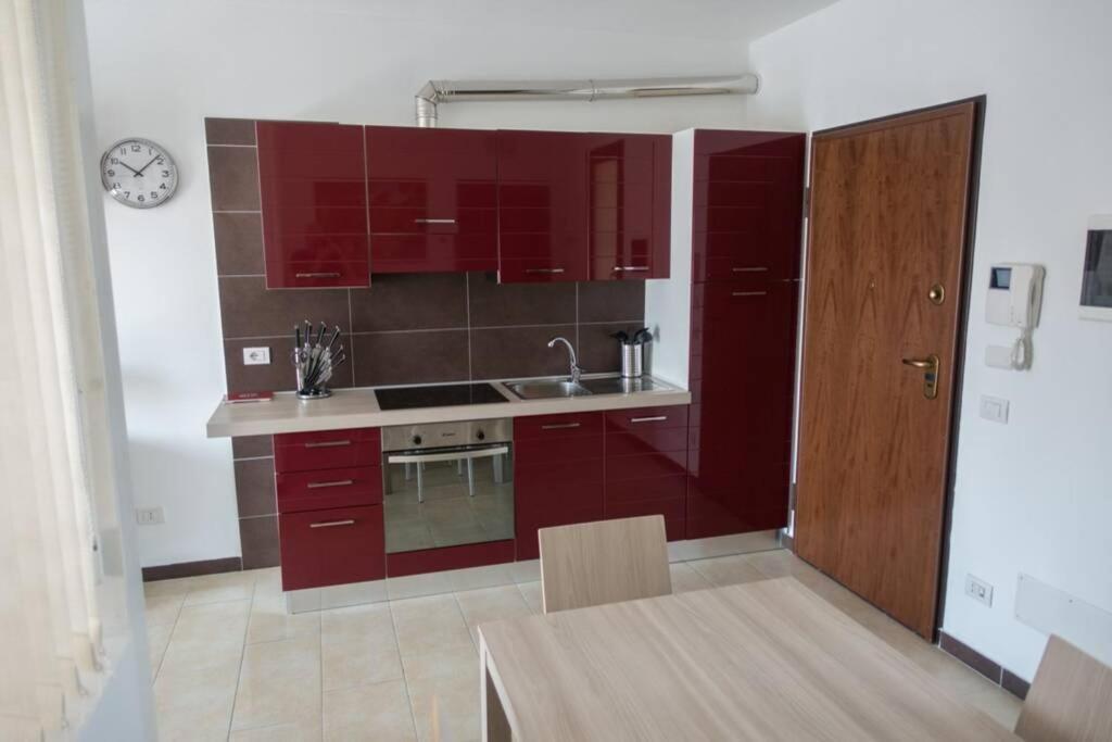 Apartment Victoria, Cozy Studio Flat Near Leonardo Academy Сесто Календе Екстериор снимка